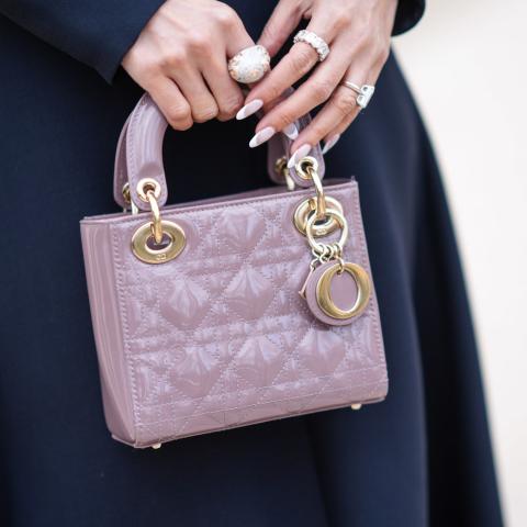  Τα 8 χρώματα νυχιών που θα κυριαρχήσουν αυτό το φθινόπωρο του 2025