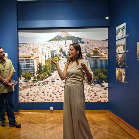Athens Surreal/Urban Landing: Η Αθήνα γίνεται σουρεαλιστική μέσα από μια νέα έκθεση