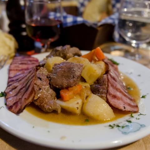 Ο ιδανικός χριστουγεννιάτικος προορισμός -3 μέρη στην Αράχωβα για καλό φαγητό