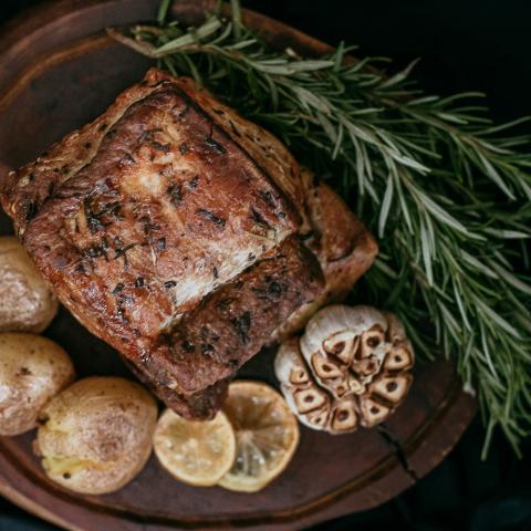 Αρνί με πατάτες / Φωτογραφία: Unsplash