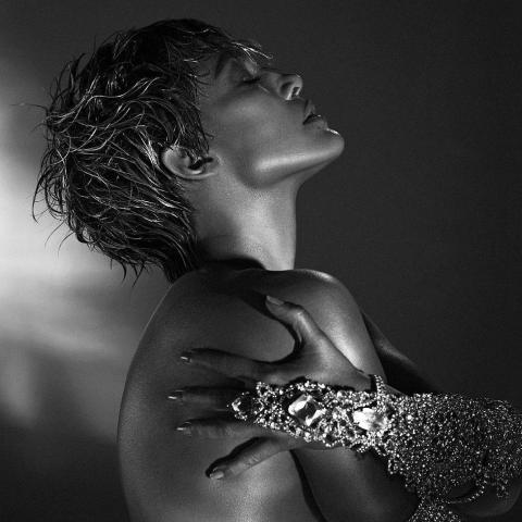 Η Τζένιφερ Λόπεζ με pixie cut στο Allure