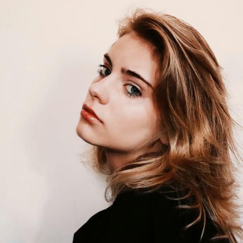 Κούρεμα με στρώσεις/Φωτογραφία Unsplash 