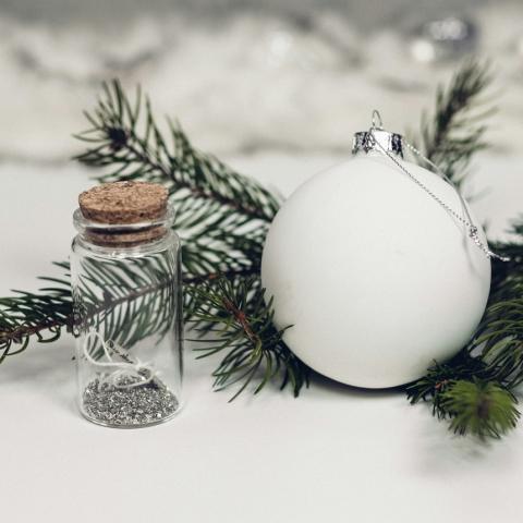 Χριστουγεννιάτικα στολίδια/Φωτογραφία Unsplash 