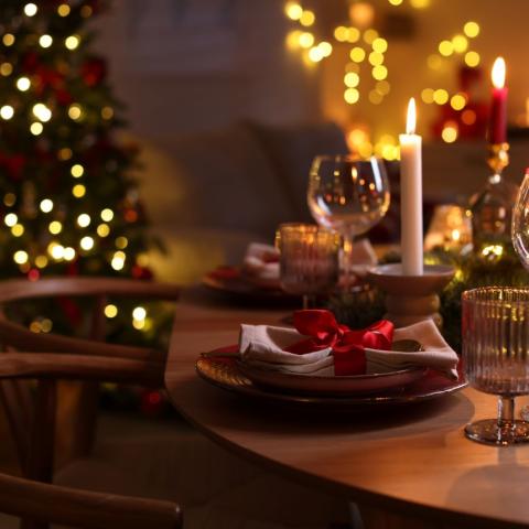 Πώς να διακοσμήσετε το γιορτινό τραπέζι