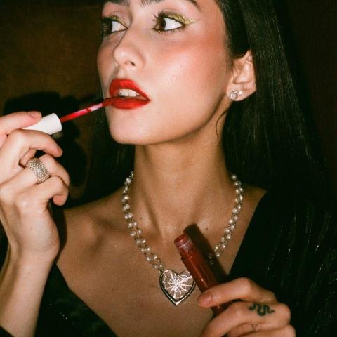 Γιορτινό Μακιγιάζ με Twist: Χρώματα που “φωνάζουν” Χριστούγεννα χωρίς να το φωνάζουν κυριολεκτικά