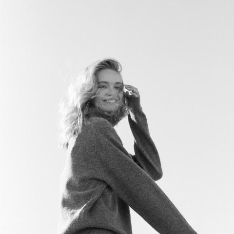 χαρούμενη γυναίκα