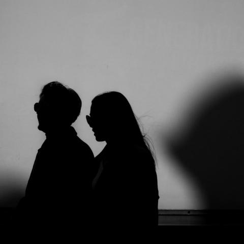 Γιατί δεν αντέχουμε τη σιωπή