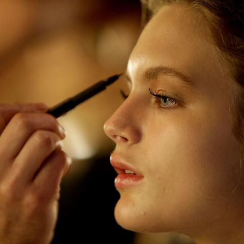 Το απόλυτο guide για το ψαλίδι βλεφαρίδων που χαρίζει εκθαμβωτικό βλέμμα