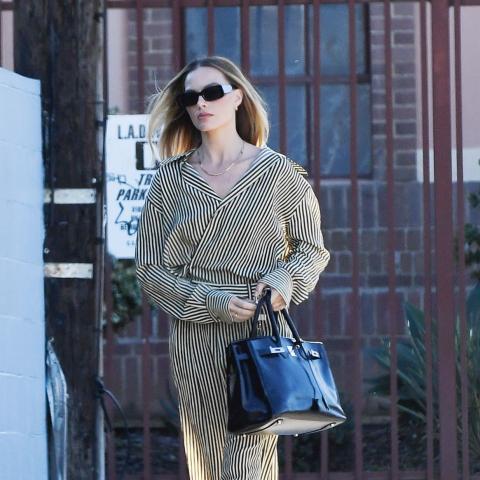 Η Μάργκοτ Ρόμπι με κομψό σύνολο