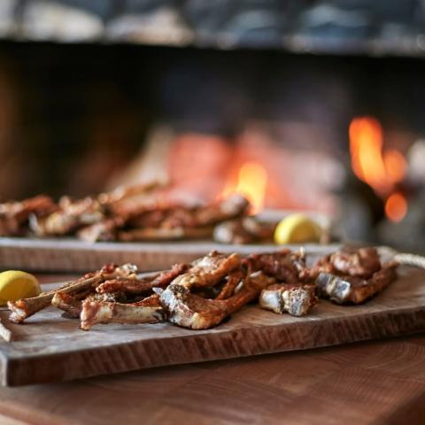 Αρνίσια παϊδάκια γάλακτος / Φωτογραφία: Instagram