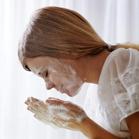 Τα top 5 καθαριστικά προσώπου που κάνουν τη διαφορά