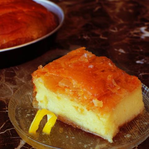 Γαλακτομπούρεκο σε πιατάκι