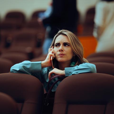 Τι λέει η Ψυχολογία για τους ανθρώπους που διακόπτουν συνέχεια τους άλλους  