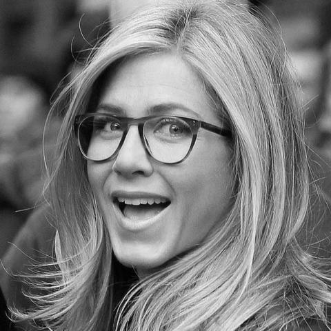 H jennifer aniston φοράει γυαλιά  για την πρεσβυωπία