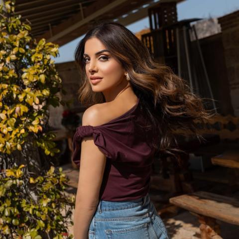 οι σταματινα τσιμτσιλη με μπορντο τοπ 