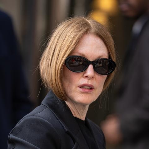 Μακιγιάζ μετά τα 60: Οι 7 συμβουλές που ανανεώνουν την εμφάνιση στη στιγμή