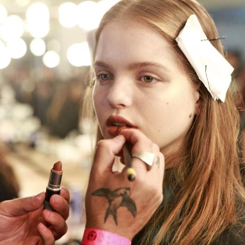 Βελούδινα ματ: Τα νέα κραγιόν που θα λατρέψεις