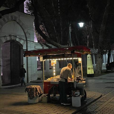 Πλανόδιος καστανάς στην Κωνσταντινούπολη/Φωτογραφία: Ελένη Μητσιοπούλου για το Bovary