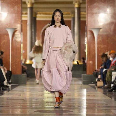 Ροζ δημιουργία από τη συλλογή Louis Vuitton Άνοιξη-Καλοκαίρι 2026 