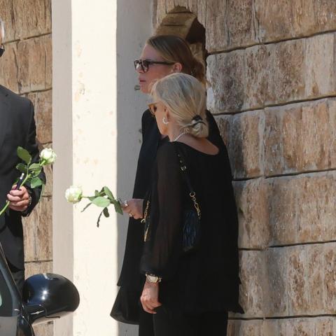 Η Έλενα Κατραβά στην κηδεία του Λορέντζο Καριέρε