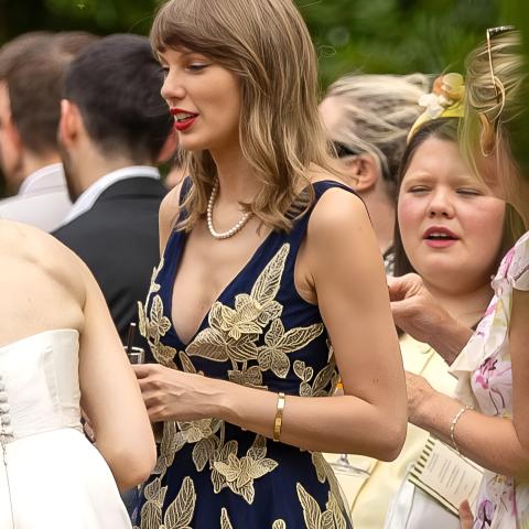 taylor-swift-costarellos.jpg