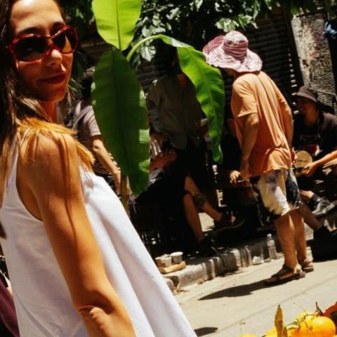 Η Louise Govilas στη λαϊκή αγορά της Καλλιδρομίου/ Φωτογραφία: Douglas Martin Eveleigh/ Mango