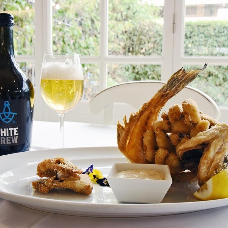 Στον Τραβόλτα το ψάρι τρώγεται αλλιώς...