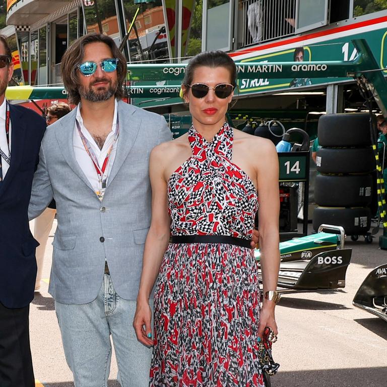 Η Σαρλότ Κασιράγκι με Chanel μεταξωτό φόρεμα στο F1 Grand Prix του Μονακό
