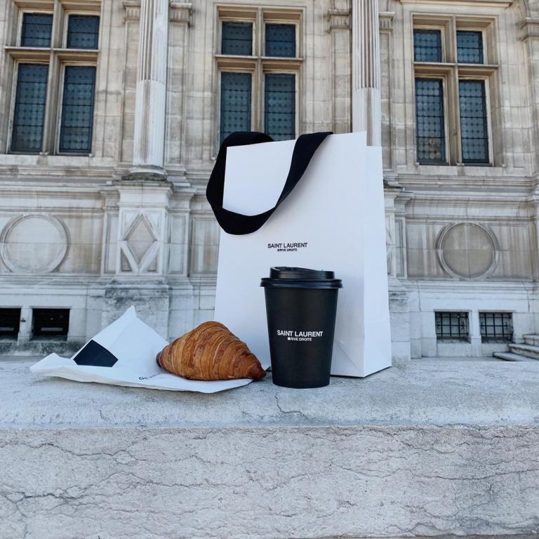 Café Saint Laurent: To Παρίσι έχει το δικό του spot για τον πιο high-fashion καφέ